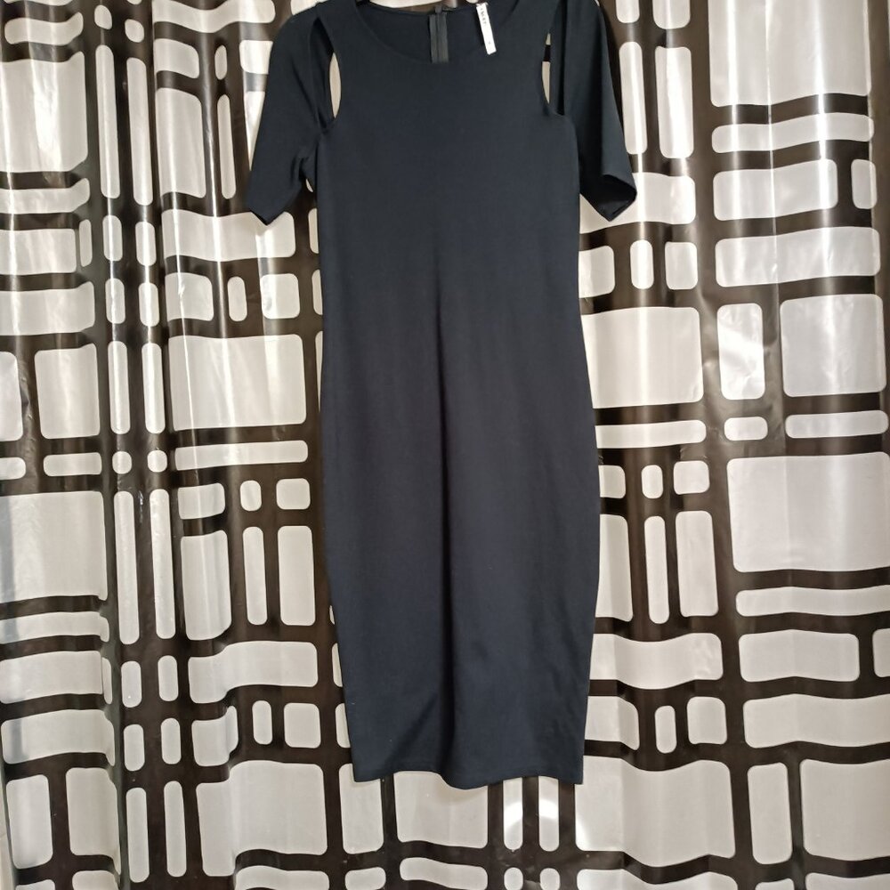 ✨ Discover Effortless Elegance with Fabletics' Little Black Dress ✨